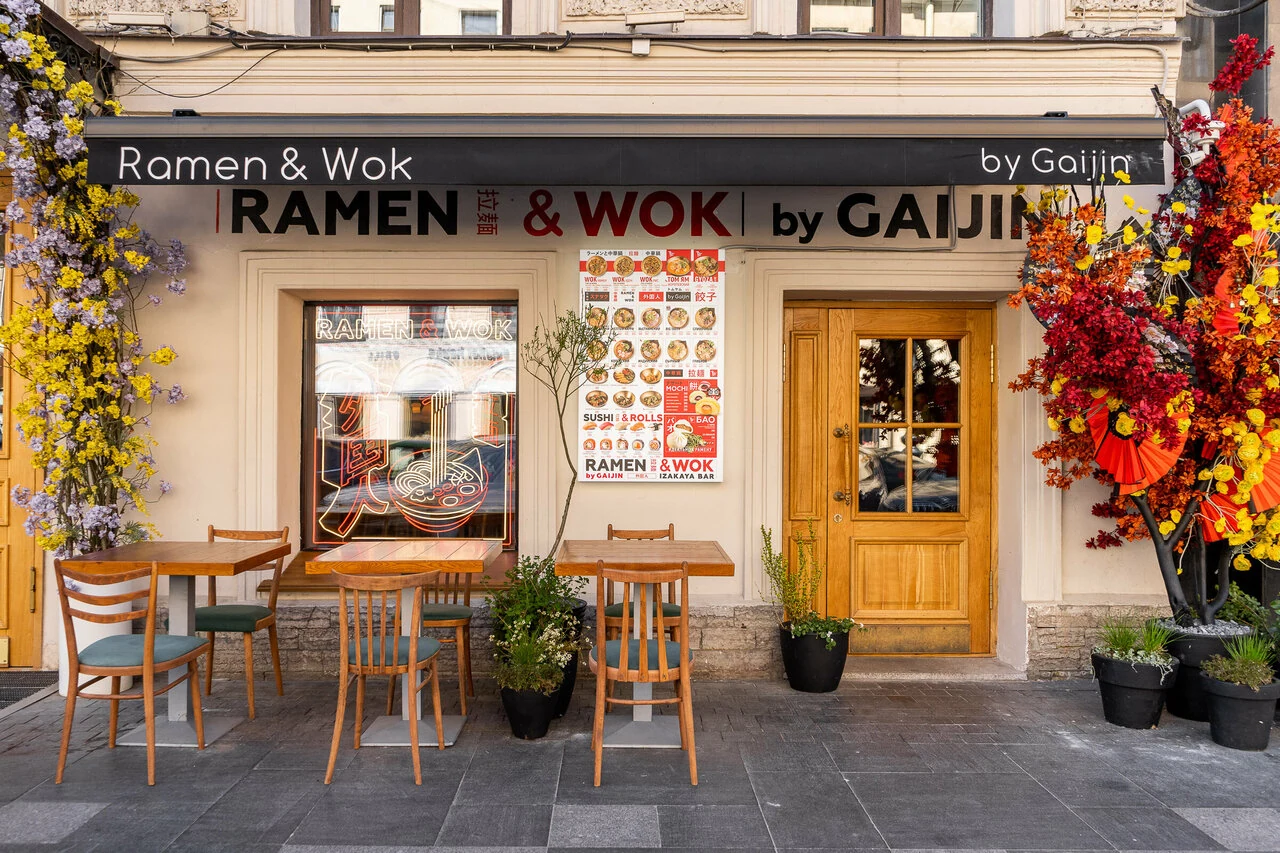 Вход в Ramen & Wok на Большой Морской